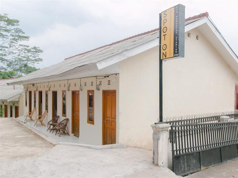 Ayu Homestay Syariah Сукабумі Екстер'єр фото