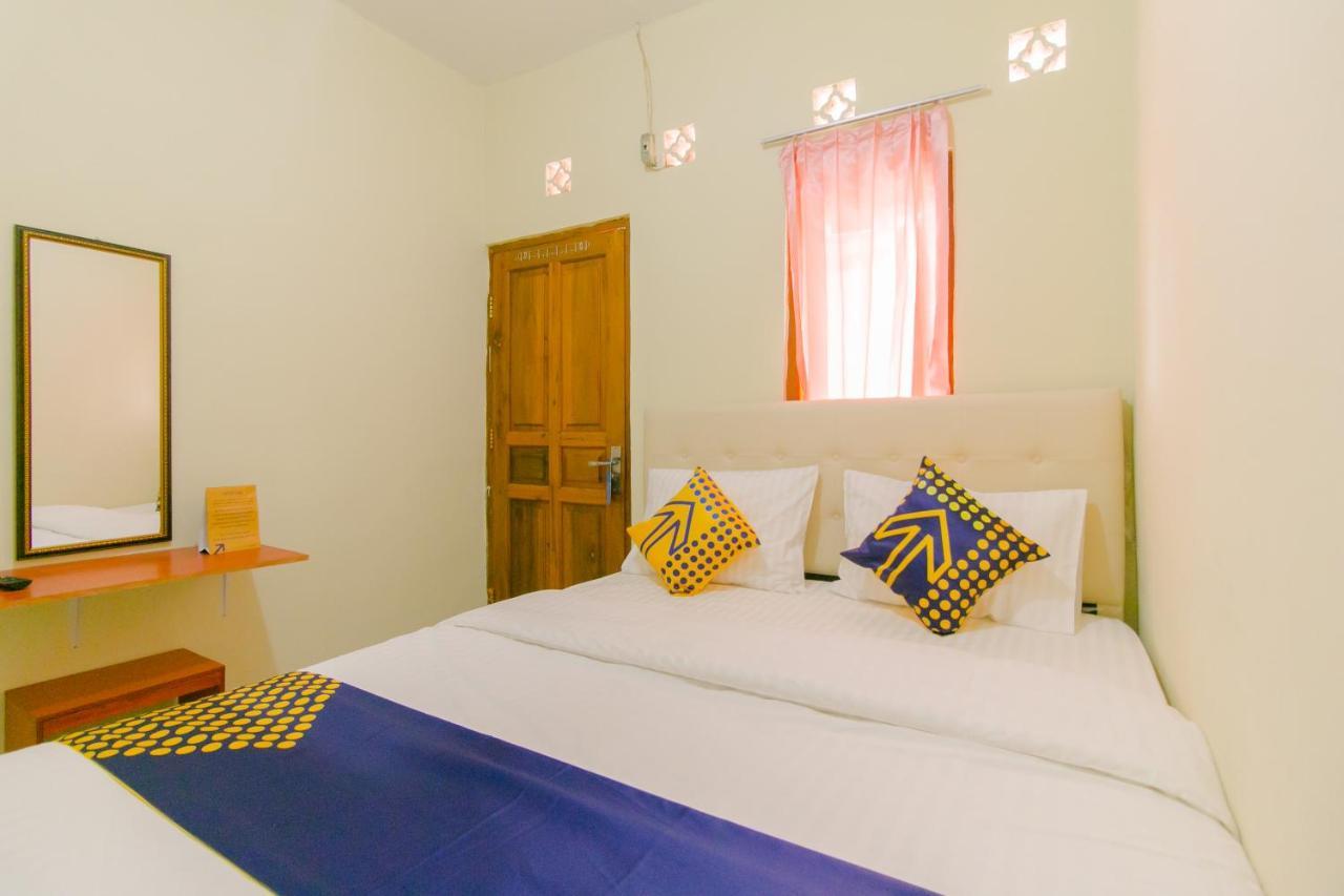 Ayu Homestay Syariah Сукабумі Екстер'єр фото